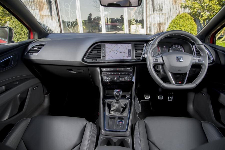 Торпедо Seat Leon Cupra 300 2017 года  (UK) (фото 21 из 40)